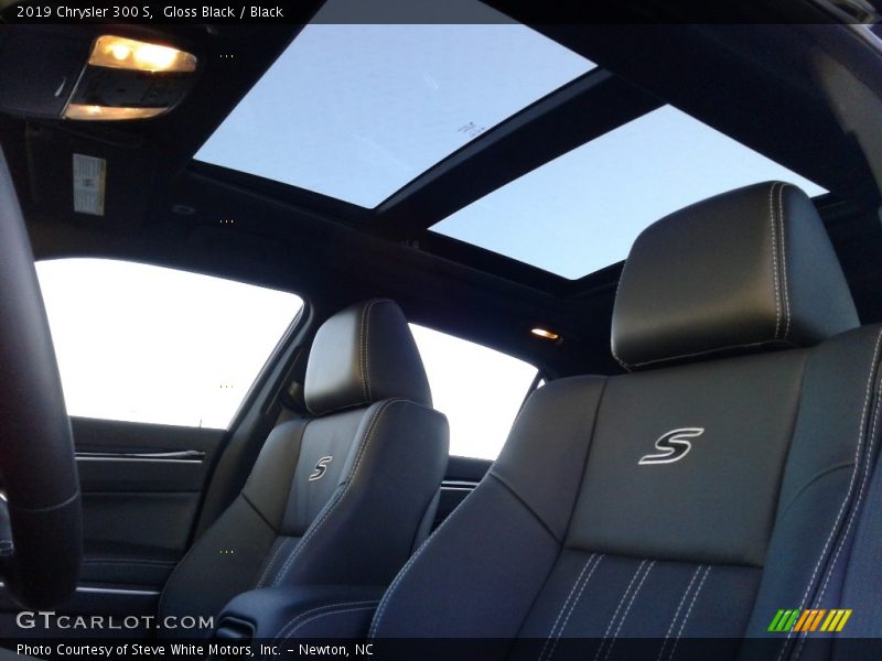 Gloss Black / Black 2019 Chrysler 300 S