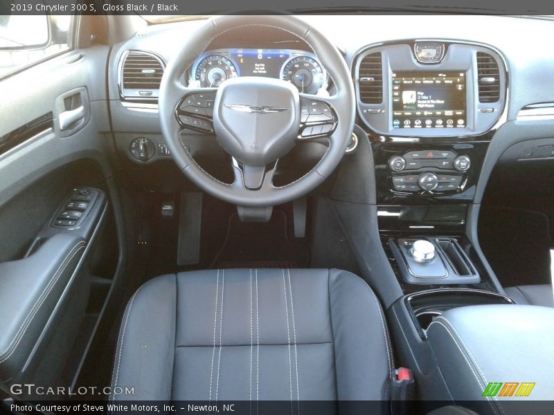 Gloss Black / Black 2019 Chrysler 300 S