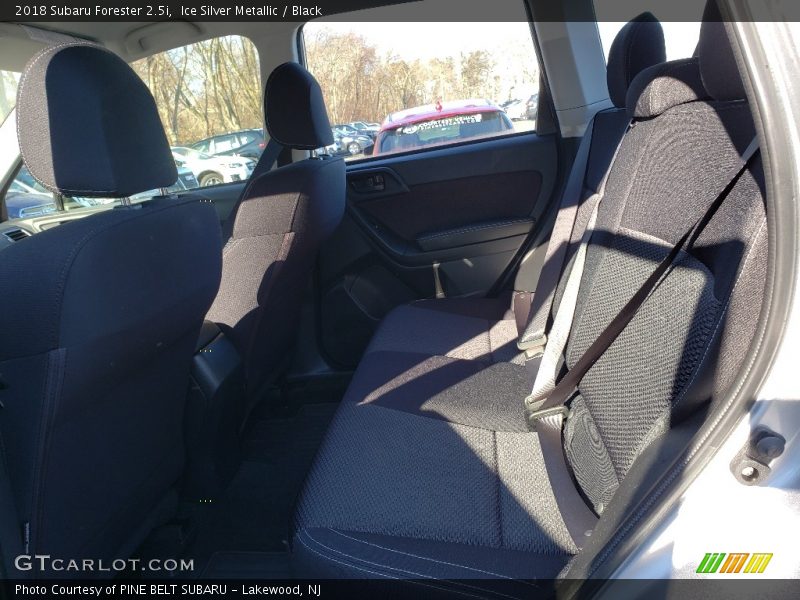 Ice Silver Metallic / Black 2018 Subaru Forester 2.5i