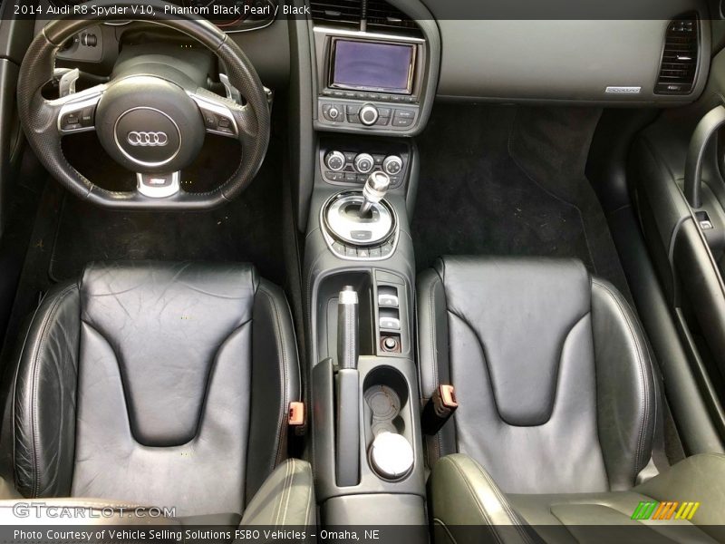 Front Seat of 2014 R8 Spyder V10