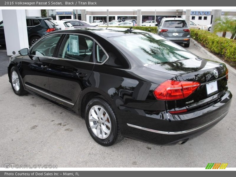 Black / Titan Black 2016 Volkswagen Passat S Sedan