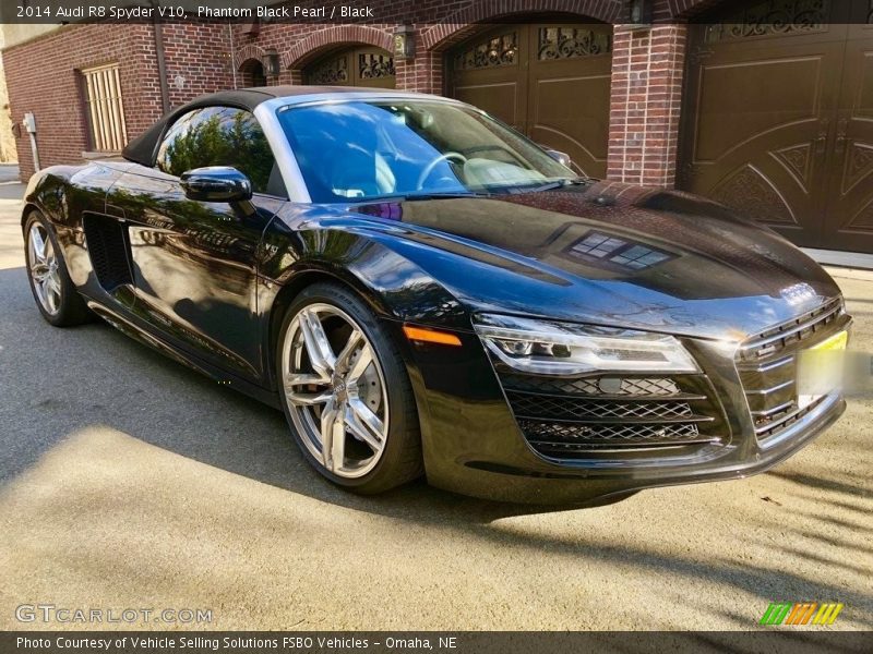 Front 3/4 View of 2014 R8 Spyder V10