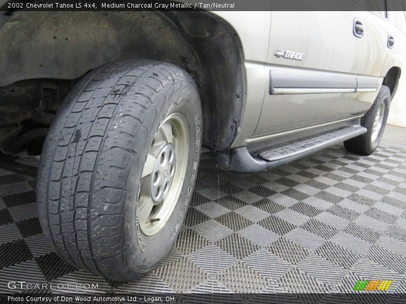 Medium Charcoal Gray Metallic / Tan/Neutral 2002 Chevrolet Tahoe LS 4x4