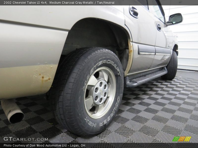 Medium Charcoal Gray Metallic / Tan/Neutral 2002 Chevrolet Tahoe LS 4x4