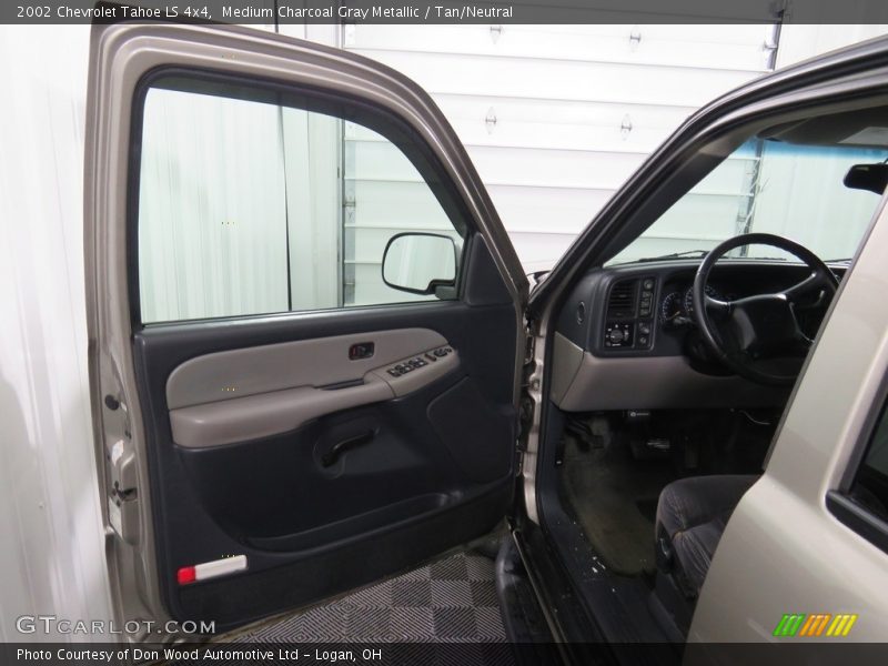 Medium Charcoal Gray Metallic / Tan/Neutral 2002 Chevrolet Tahoe LS 4x4