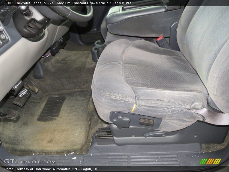 Medium Charcoal Gray Metallic / Tan/Neutral 2002 Chevrolet Tahoe LS 4x4