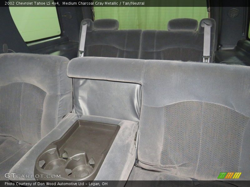 Medium Charcoal Gray Metallic / Tan/Neutral 2002 Chevrolet Tahoe LS 4x4