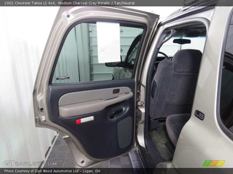 Medium Charcoal Gray Metallic / Tan/Neutral 2002 Chevrolet Tahoe LS 4x4
