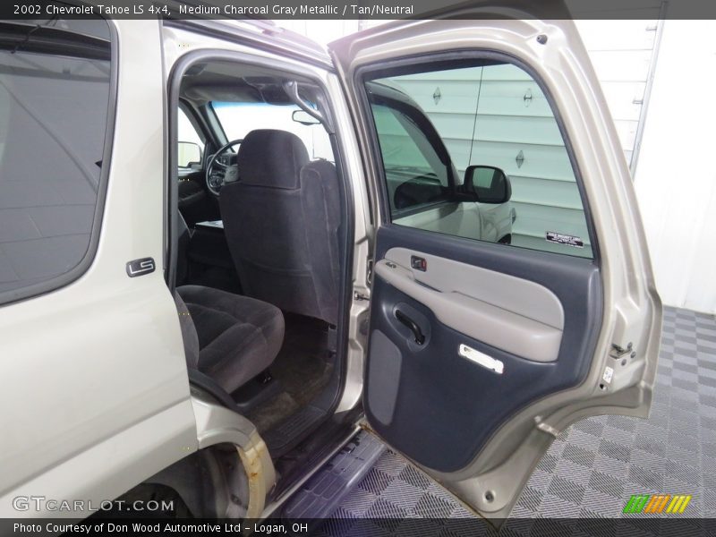 Medium Charcoal Gray Metallic / Tan/Neutral 2002 Chevrolet Tahoe LS 4x4