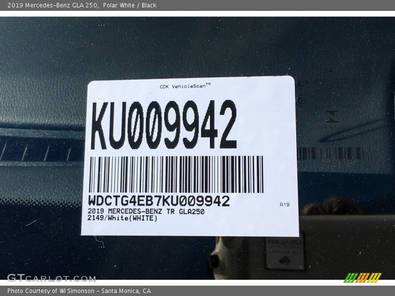 Polar White / Black 2019 Mercedes-Benz GLA 250