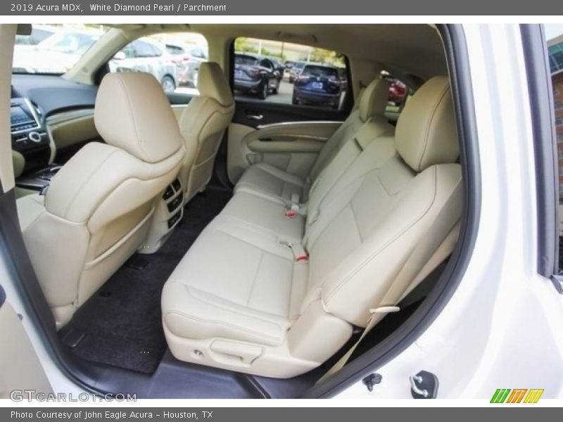 White Diamond Pearl / Parchment 2019 Acura MDX