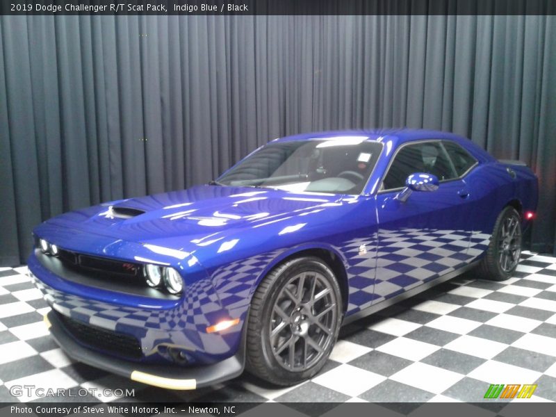 Front 3/4 View of 2019 Challenger R/T Scat Pack
