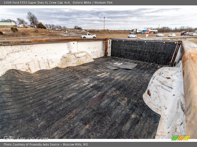 Oxford White / Medium Flint 2006 Ford F350 Super Duty XL Crew Cab 4x4