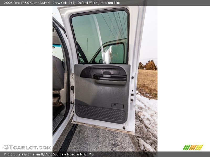 Oxford White / Medium Flint 2006 Ford F350 Super Duty XL Crew Cab 4x4