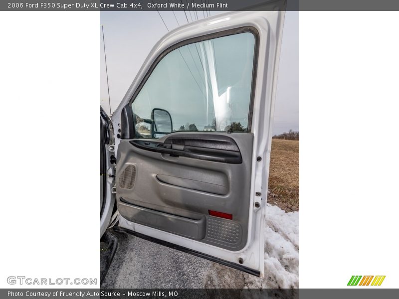 Oxford White / Medium Flint 2006 Ford F350 Super Duty XL Crew Cab 4x4