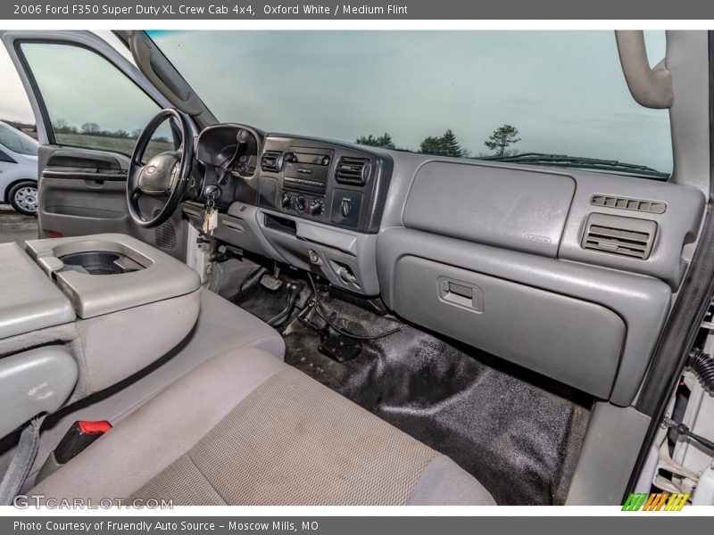 Oxford White / Medium Flint 2006 Ford F350 Super Duty XL Crew Cab 4x4