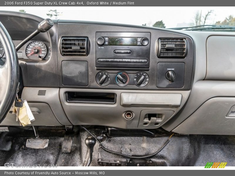 Oxford White / Medium Flint 2006 Ford F350 Super Duty XL Crew Cab 4x4