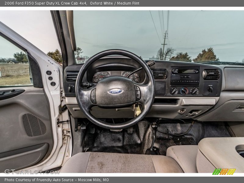 Oxford White / Medium Flint 2006 Ford F350 Super Duty XL Crew Cab 4x4