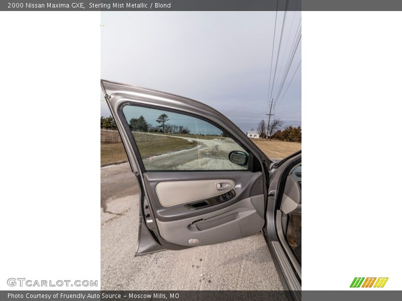 Sterling Mist Metallic / Blond 2000 Nissan Maxima GXE
