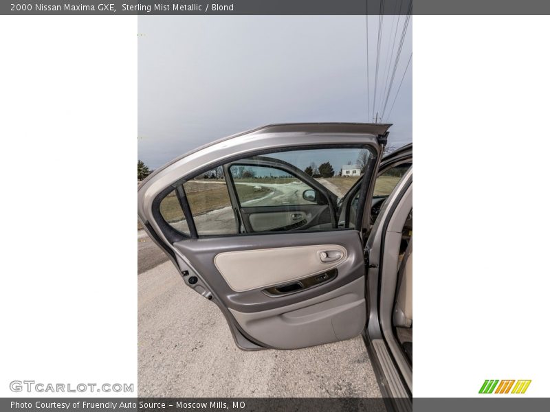 Sterling Mist Metallic / Blond 2000 Nissan Maxima GXE