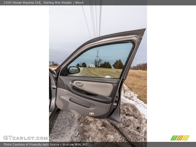 Sterling Mist Metallic / Blond 2000 Nissan Maxima GXE