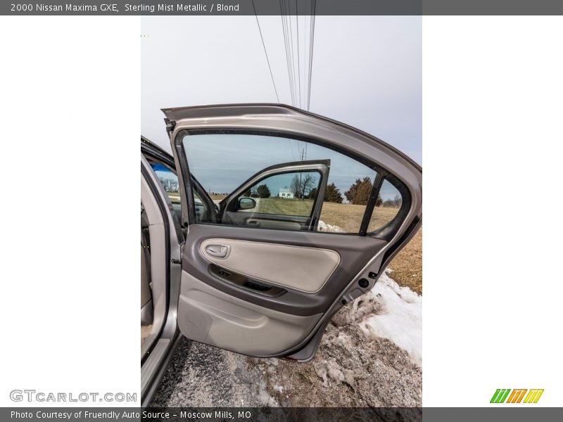 Sterling Mist Metallic / Blond 2000 Nissan Maxima GXE