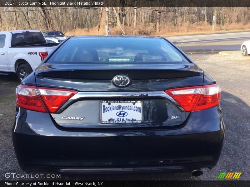 Midnight Black Metallic / Black 2017 Toyota Camry SE
