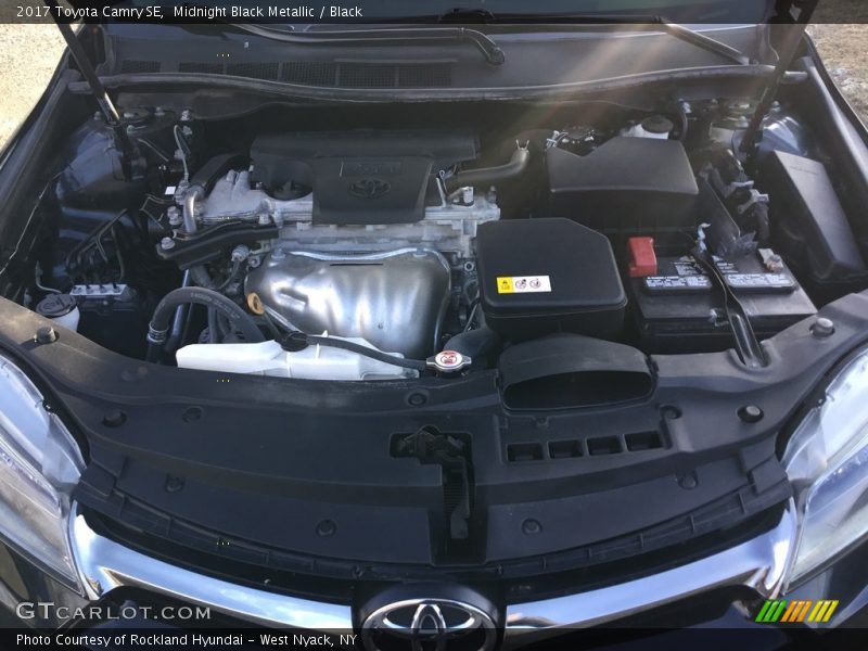 Midnight Black Metallic / Black 2017 Toyota Camry SE