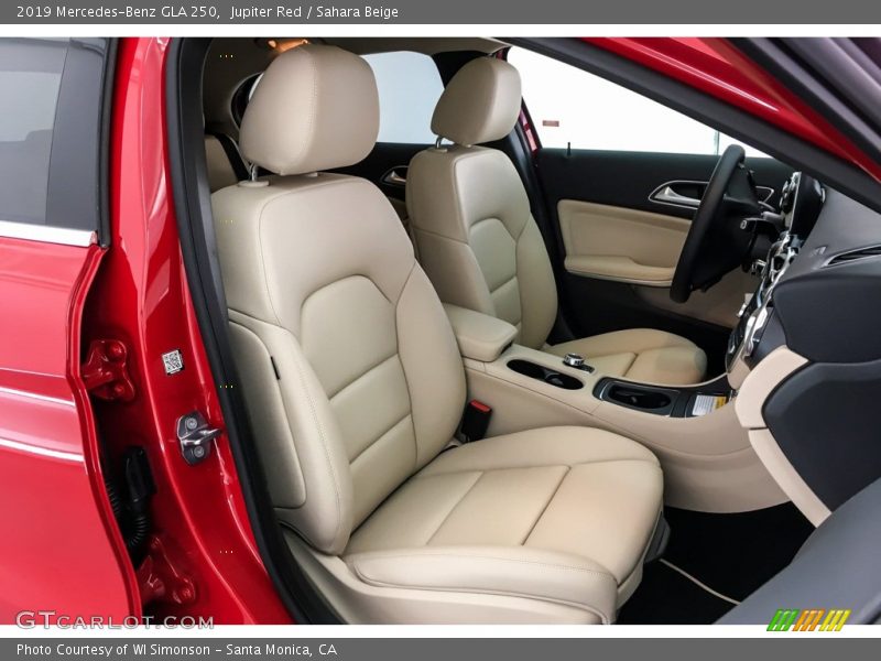 Jupiter Red / Sahara Beige 2019 Mercedes-Benz GLA 250