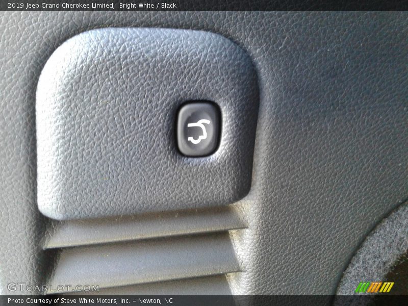 Bright White / Black 2019 Jeep Grand Cherokee Limited