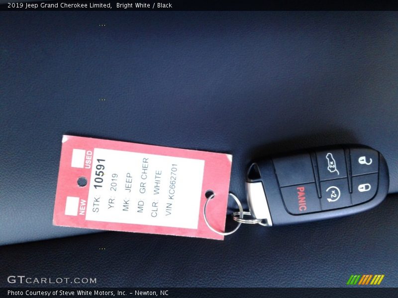 Bright White / Black 2019 Jeep Grand Cherokee Limited