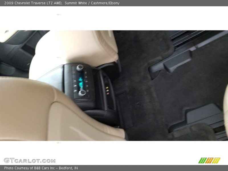 Summit White / Cashmere/Ebony 2009 Chevrolet Traverse LTZ AWD