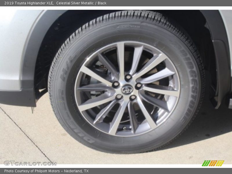 Celestial Silver Metallic / Black 2019 Toyota Highlander XLE