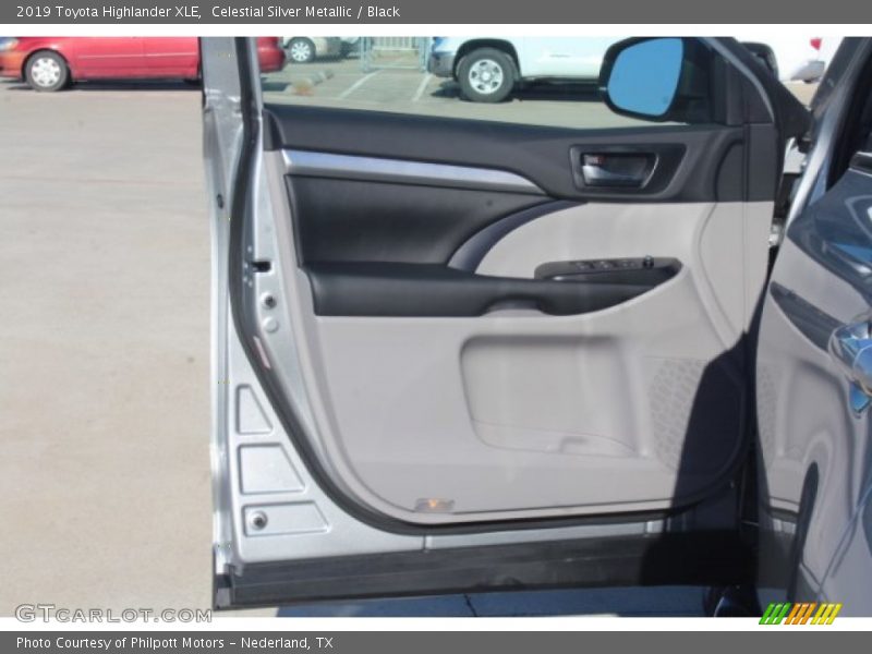 Celestial Silver Metallic / Black 2019 Toyota Highlander XLE