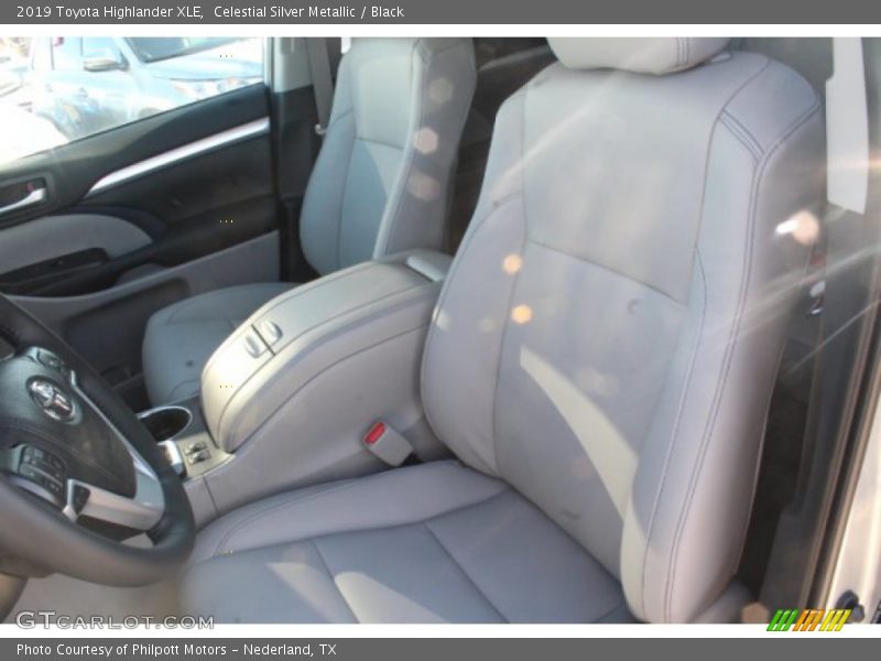 Celestial Silver Metallic / Black 2019 Toyota Highlander XLE