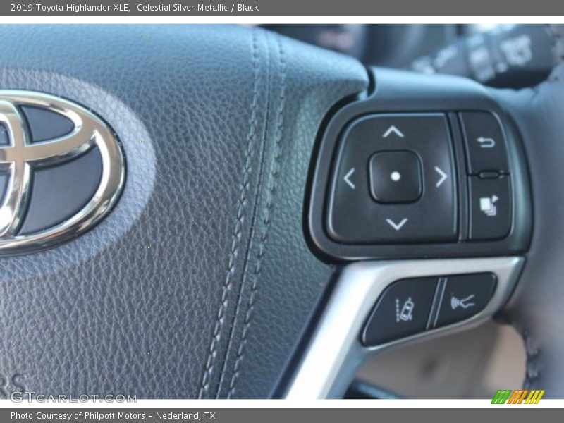 Celestial Silver Metallic / Black 2019 Toyota Highlander XLE