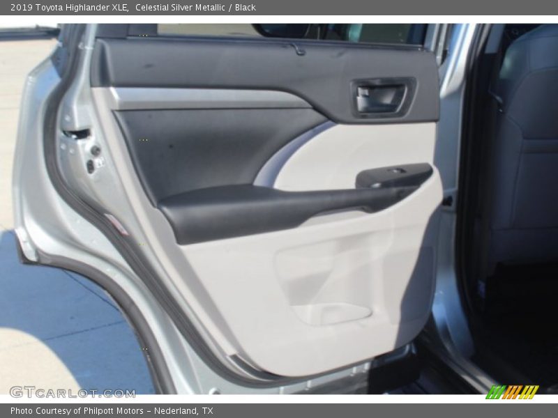 Celestial Silver Metallic / Black 2019 Toyota Highlander XLE