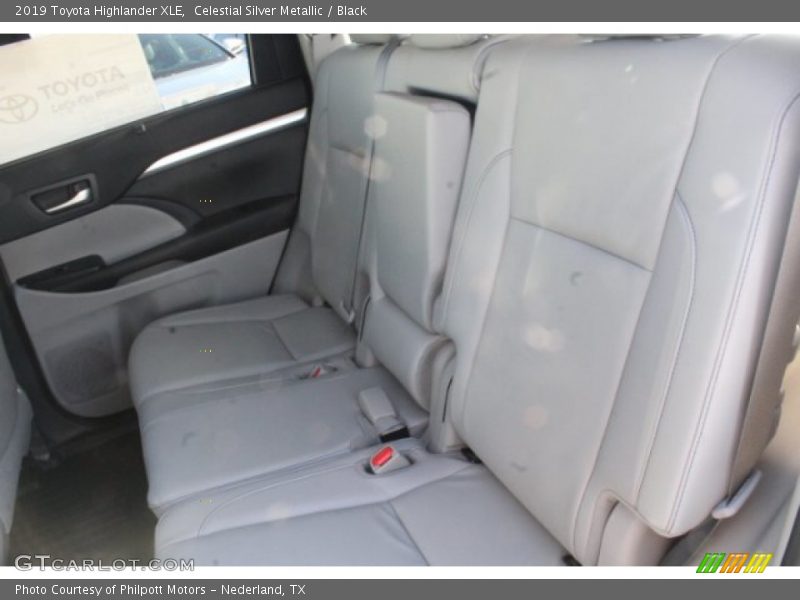 Celestial Silver Metallic / Black 2019 Toyota Highlander XLE