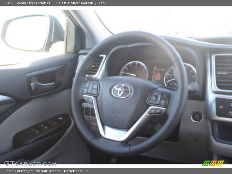 Celestial Silver Metallic / Black 2019 Toyota Highlander XLE