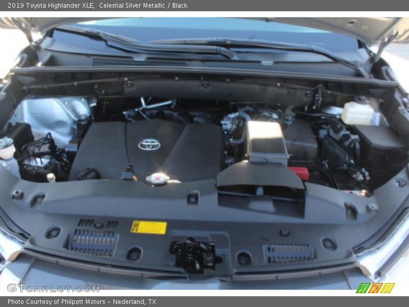 Celestial Silver Metallic / Black 2019 Toyota Highlander XLE