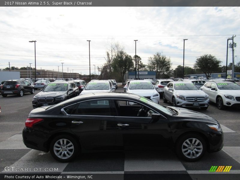 Super Black / Charcoal 2017 Nissan Altima 2.5 S
