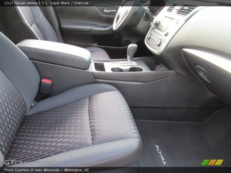 Super Black / Charcoal 2017 Nissan Altima 2.5 S