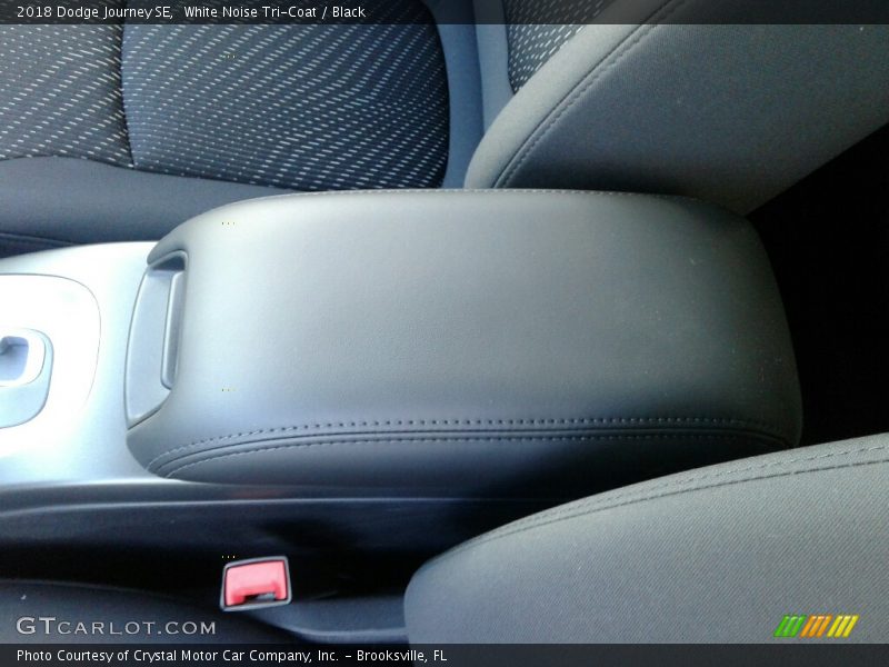 White Noise Tri-Coat / Black 2018 Dodge Journey SE
