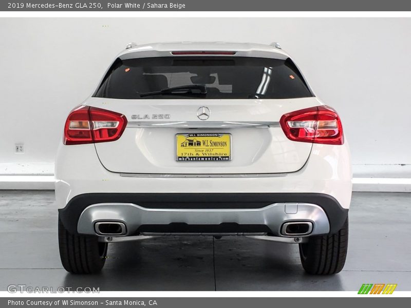 Polar White / Sahara Beige 2019 Mercedes-Benz GLA 250