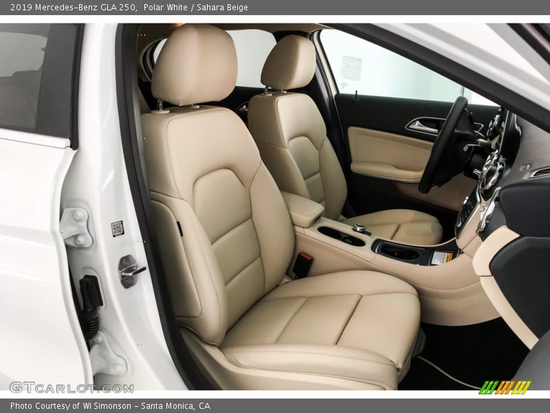 Polar White / Sahara Beige 2019 Mercedes-Benz GLA 250