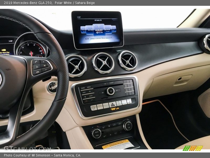 Polar White / Sahara Beige 2019 Mercedes-Benz GLA 250