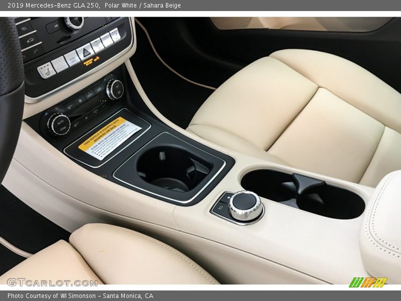 Polar White / Sahara Beige 2019 Mercedes-Benz GLA 250