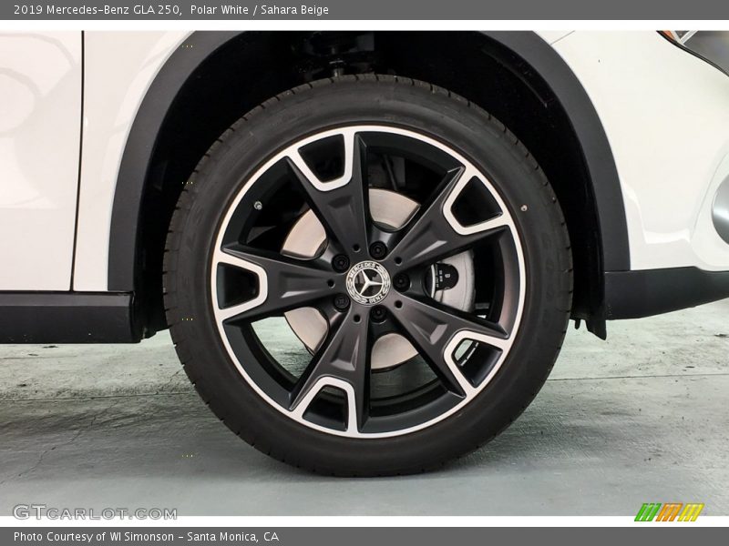 Polar White / Sahara Beige 2019 Mercedes-Benz GLA 250