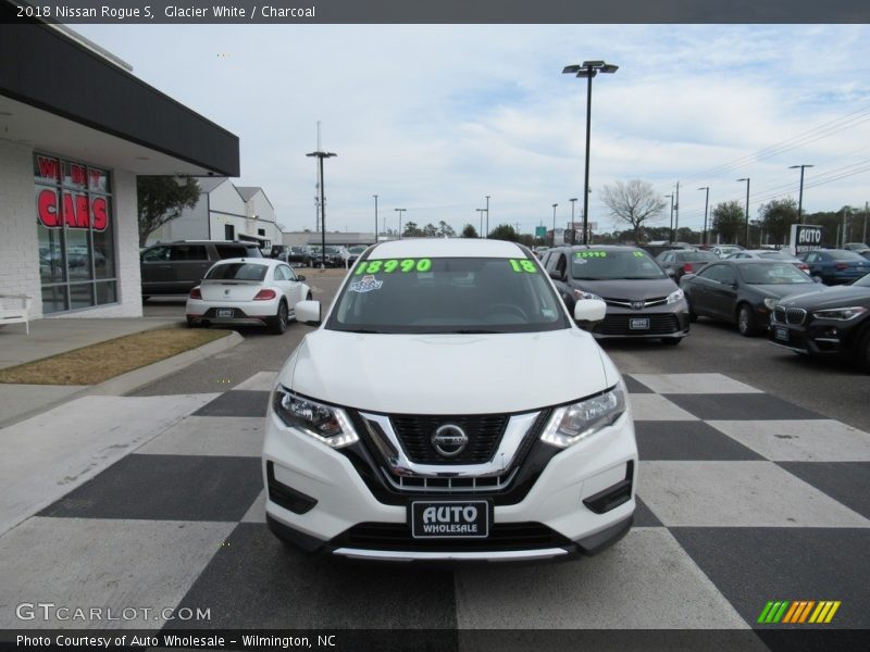 Glacier White / Charcoal 2018 Nissan Rogue S