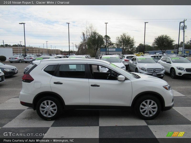 Glacier White / Charcoal 2018 Nissan Rogue S